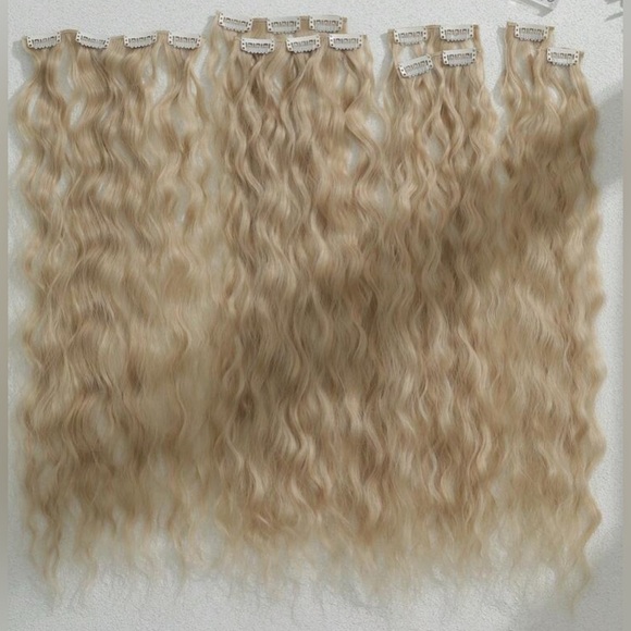 Natural Ash light Blonde  Curly , Wavy 24 in Clip in hair extensions - Picture 4 of 10